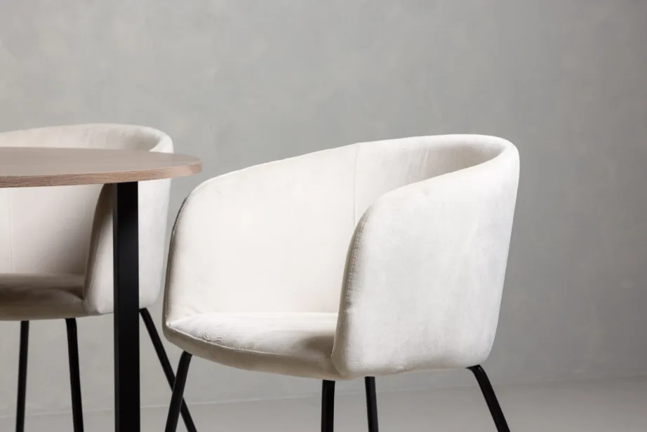 Ümmargune söögilaud Durango (pähkel, metalljalad) ja beežid sametist toolid Berit, GR22945 – 10