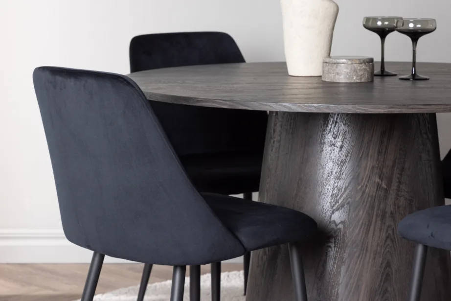 Ümmargune söögilaud Lanzo (MDF, moka) ja mustad sametkattega toolid Night, GR23474 – 9