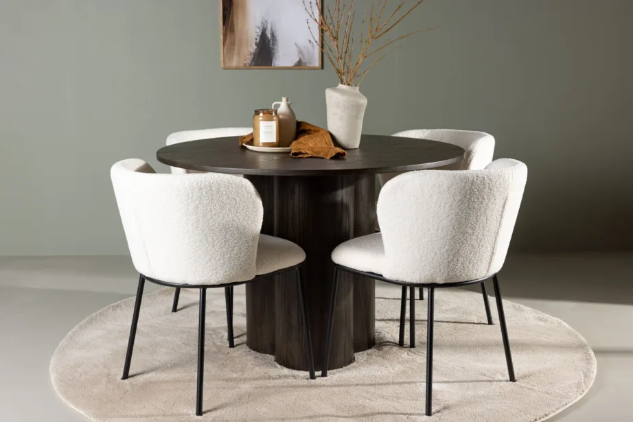 Ümmargune söögilaud Olivia (mokka MDF, ø110 cm) ja polsterdatud tool Edina (valge buklee, mustad metalljalad), GR23816 – 9