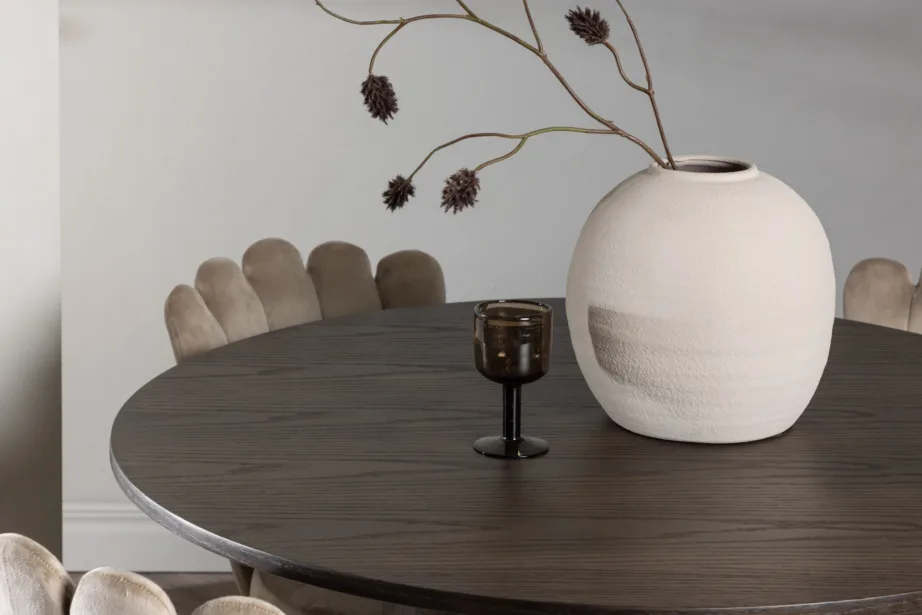 Ümmargune söögilaud Olivia mokka viimistlusega ja Limhamn beežid velvetist toolid (4 tk), GR23083 – 10