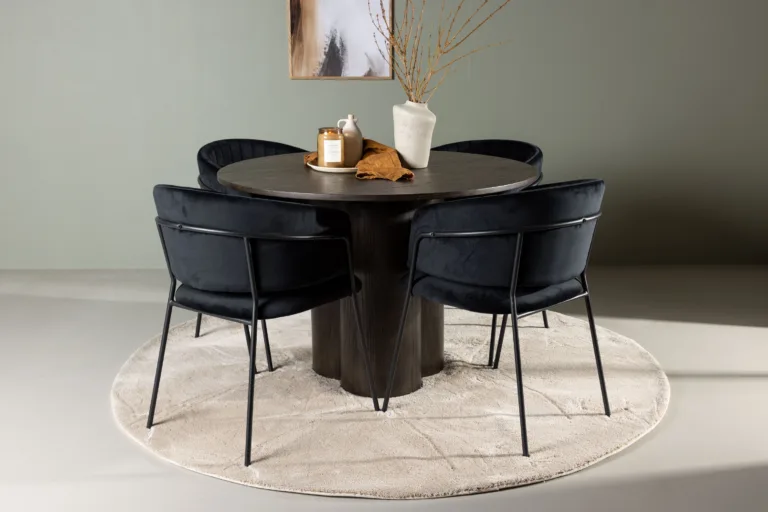 Ümmargune söögilaud Olivia (mokkavärvi MDF, Ø110 cm) ja must velvetkattega tool Selma - GR23819