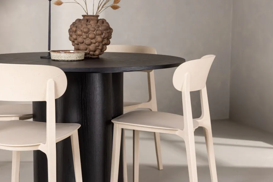 Ümmargune söögilaud Olivia (must MDF, ø110cm) ja beežid toolid Åstol, GR23113 – 9
