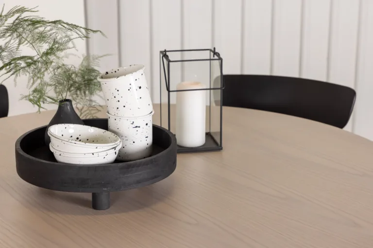 Ümmargune söögilaud Olivia valge peitsiga MDF, 4 musta plasttooliga - GR23075