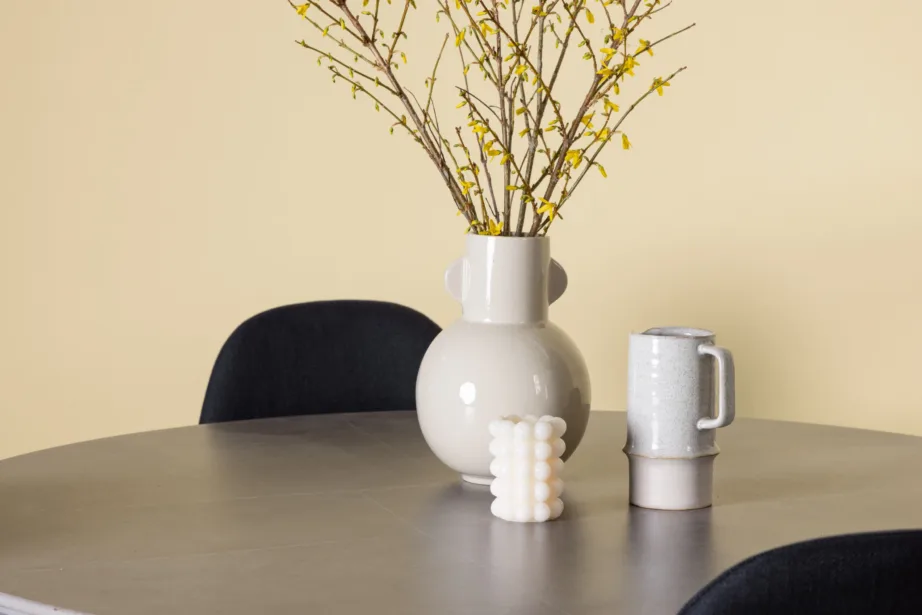 Ümmargune söögilaud Piazza (hall spraystone, ø120cm) ja mustad Polar söögitoolid, GR22955 – 10