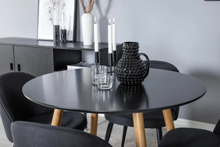 Ümmargune söögilaud Plaza (must MDF, ø100 cm) ja Velvet söögitoolid (must polüester, terasjalad) - GR24097