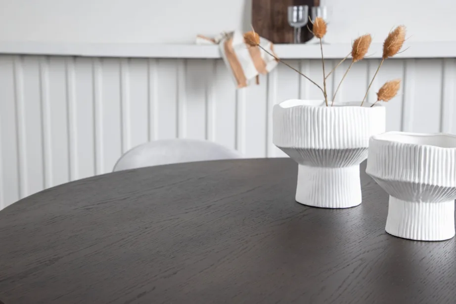 Ümmargune söögilaud Stone ja sametist söögitoolid (mokkatoon, helehall velvet), GR22842 – 10