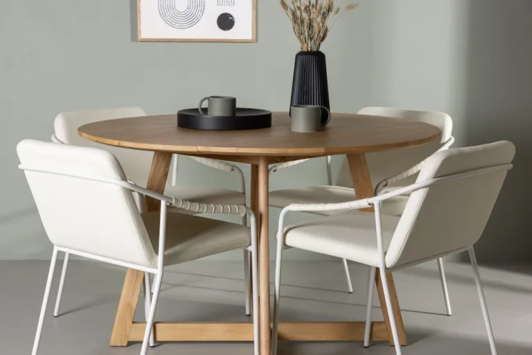 Ümmargune söögilaud Yakidon ja beežid stiiltoolid Tvist (MDF, kummipuu, Ø120 cm) - GR23875