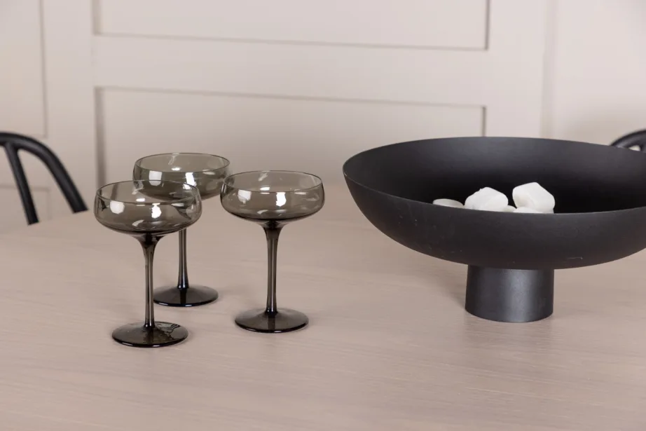 Ümmargune valge peitsiga söögilaud Olivia ja must plastiktool Dyrön, GR23067 – 10