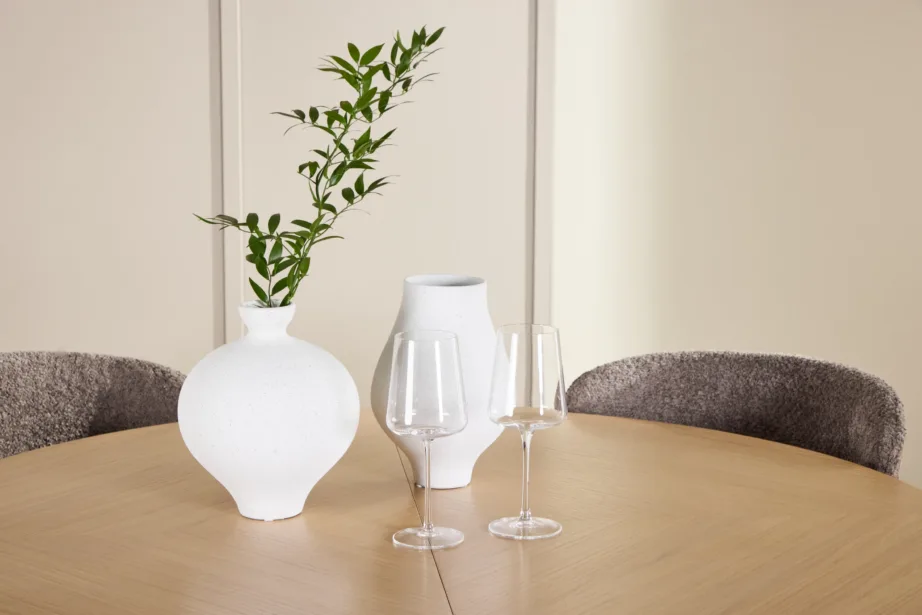 Ümmargune valge pikendatav söögilauakomplekt Strada laud ja 4 pruuni Astoria buklee tooli, GR24743 – 10