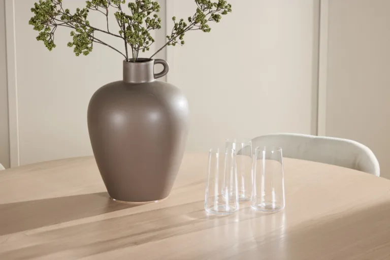 Ümmargune valge söögilauakomplekt Flora ja 4 beeži Lilja tooliga - GR24724