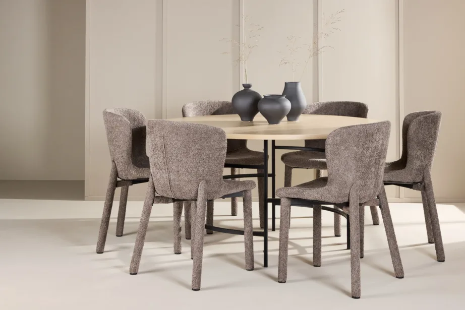 Ümmarguse söögilauakomplekti komplekt: valge peitsiga laud ø140 cm ja 6 pruuni buklee-kattega tooli (Copenhagen & Astoria), GR24757 – 8