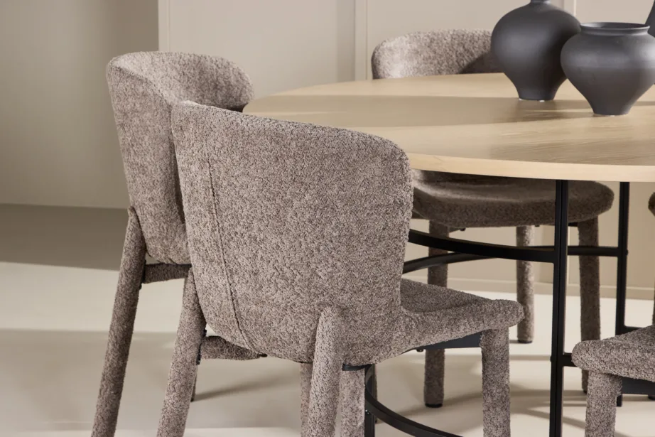 Ümmarguse söögilauakomplekti komplekt: valge peitsiga laud ø140 cm ja 6 pruuni buklee-kattega tooli (Copenhagen & Astoria), GR24757 – 9