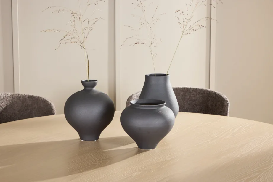 Ümmarguse söögilauakomplekti komplekt: valge peitsiga laud ø140 cm ja 6 pruuni buklee-kattega tooli (Copenhagen & Astoria), GR24757 – 10