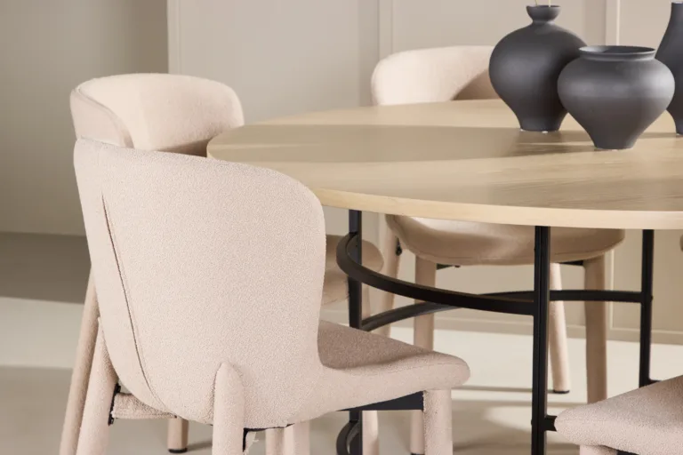 Ümmarguse valge söögilaua komplekt Copenhagen Ø140 cm ja 6 beeži buklee-kattega Astoria tooli - GR24758