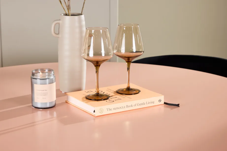 Ümmarguse virsikutooni söögilaua ja musta sametkattega toolide komplekt Lanzo & Edina (laud ⌀120 cm, 4 tooli), GR24695 – 10