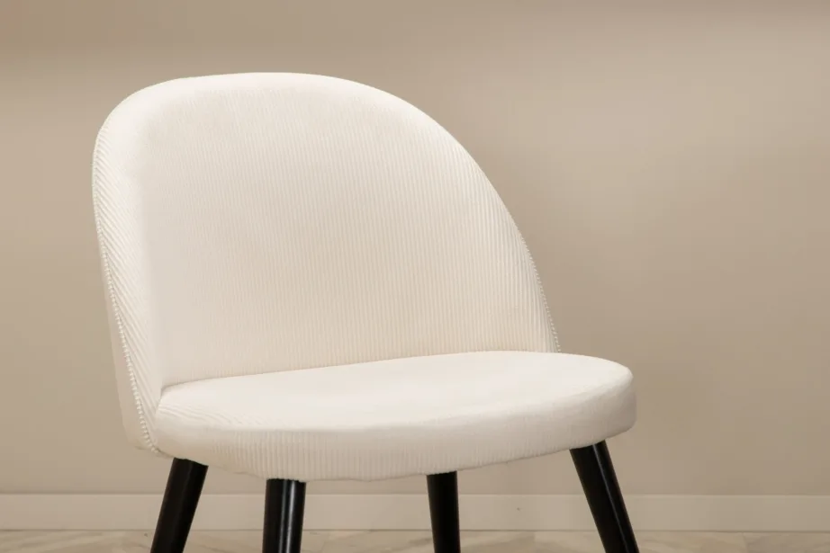 Uno ristkülikukujuline pähklivineeriga söögilaud musta metallraamiga, GR22150 – 10