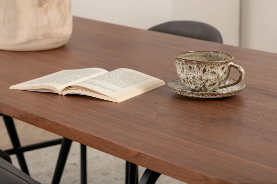 Uno ristkülikukujuline söögilaua komplekt, pähklispoon ja mustad polüestertoolid (6 tk), GR22146 – 17