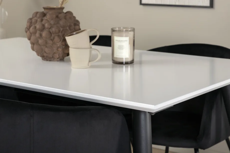 Valge HPL lauaplaadiga laiendatav söögilaud Jimmy ja mustad sametkattega Berit toolid, GR22307 – 8