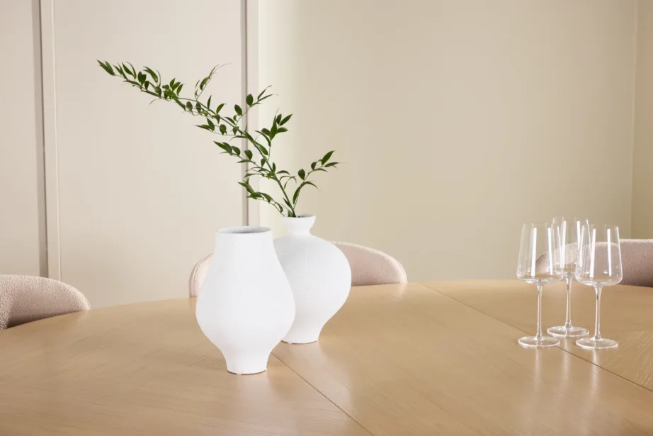 Valge ümmargune laiendatav söögilauakomplekt Strada laud ja 6 beeži buklee Astoria tooli, GR24746 – 9