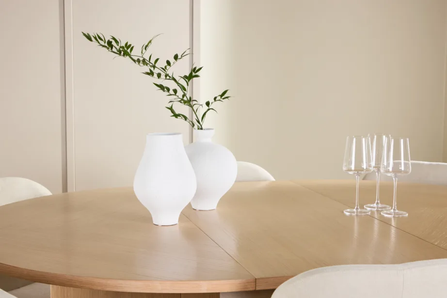 Valge ümmargune pikendatav söögilauakomplekt Strada laud ja 6 beeži Lilja tooli, GR24748 – 10