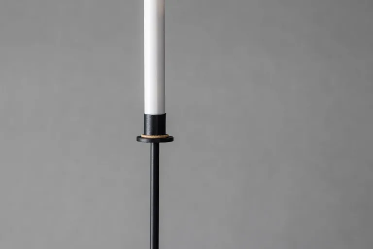 Kõrge põrandal seisev küünlajalg Högehall, must teras, 102 cm - 20063-100