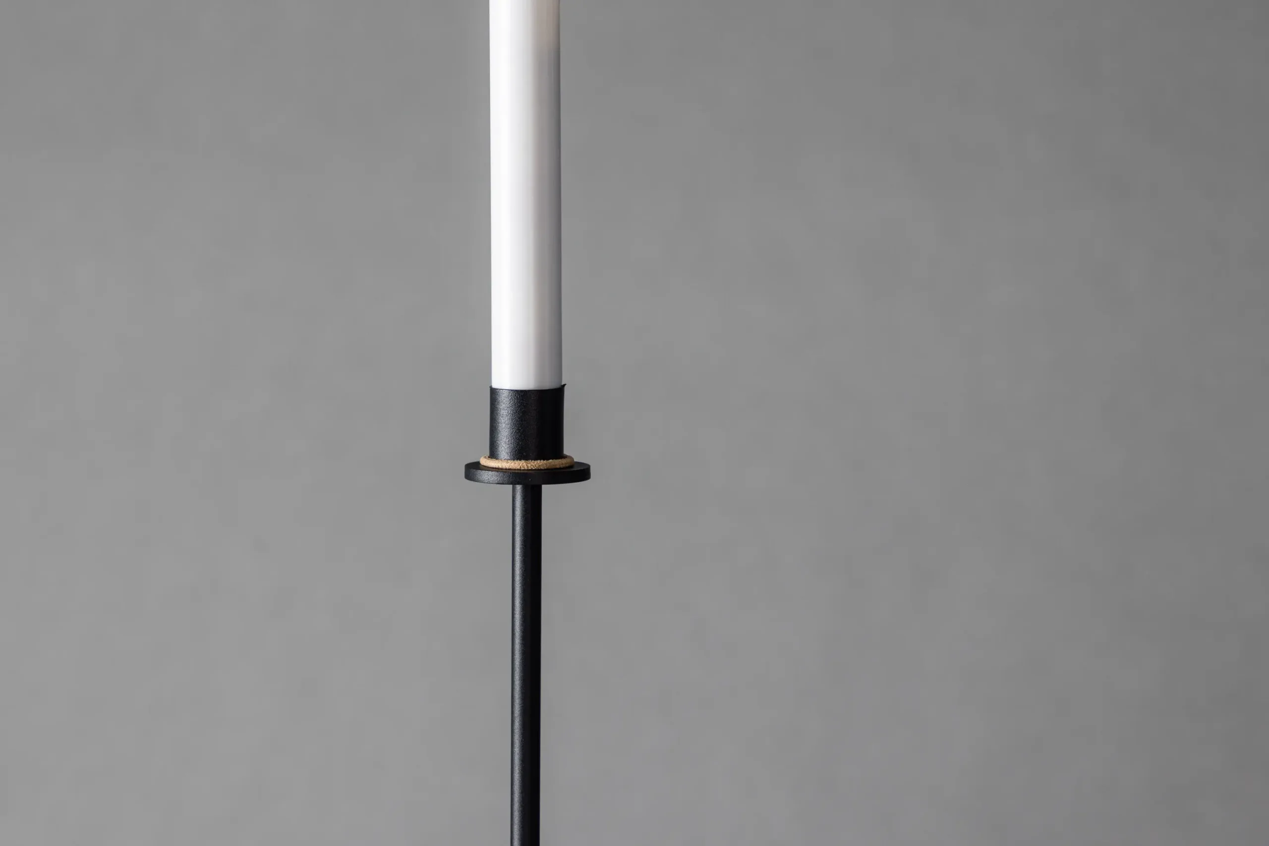 Kõrge põrandal seisev küünlajalg Högehall, must teras, 102 cm - 20063-100