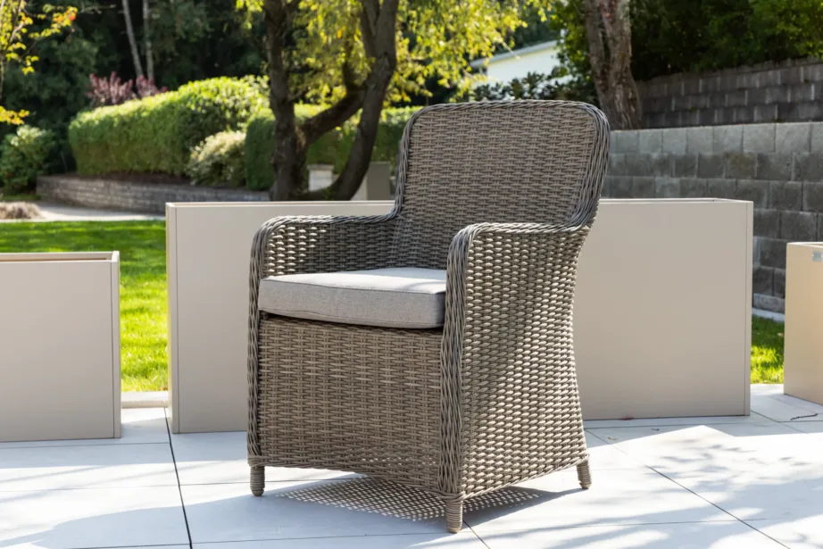 Beež kunstrotangist aiasöögitool kõrgete käetugedega Wembley kollektsioonist, 5710-067 – 8