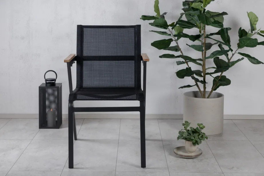 Stackitav must alumiiniumist aiamööbli tool Mexico tiikpuust käetugedega, tekstileenist istmega, 6083-520 – 8