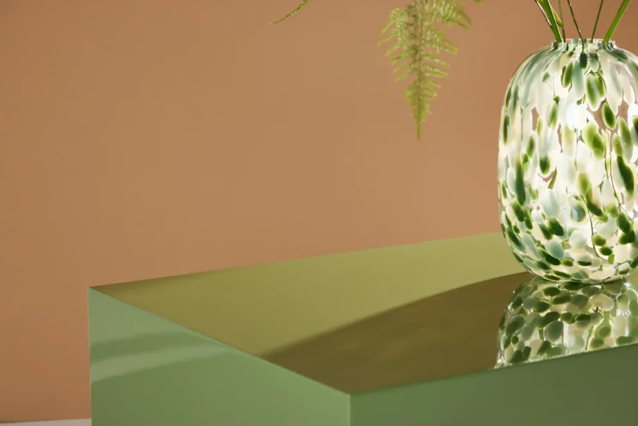 Läikiva viimistlusega tumeroheline madal diivanilaud York (MDF), 61289-117 – 8