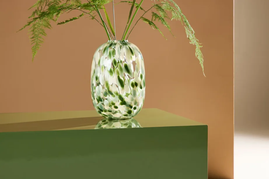 Läikiva viimistlusega tumeroheline madal diivanilaud York (MDF), 61289-117 – 12