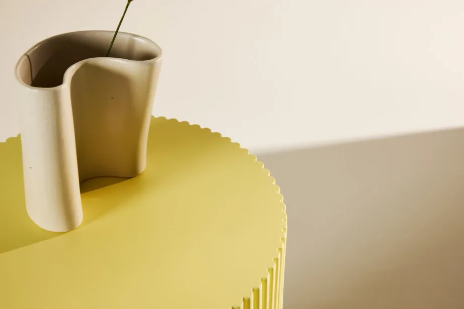 Helekollane soonilise viimistlusega MDF-abilaud Lenox (Ø30,5 cm, H 50 cm), 61291-151 – 11