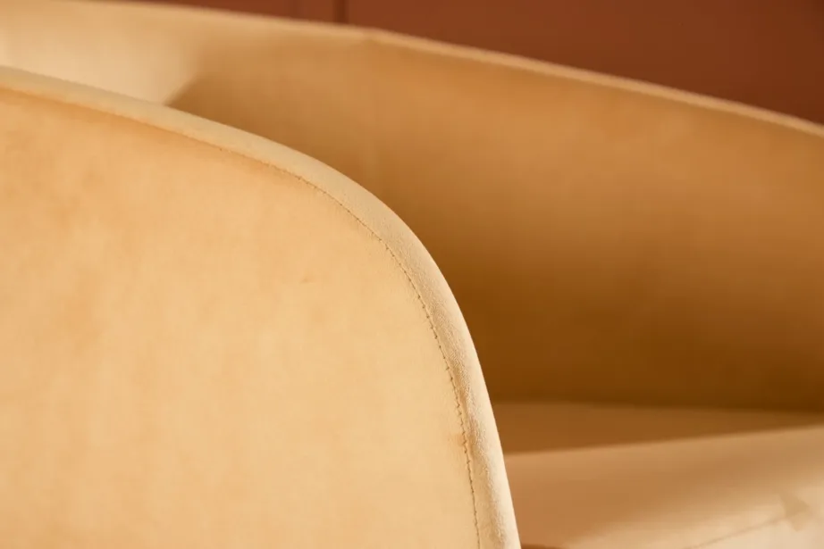 Kollasest sametist tugitool Fluffy mustade terasjalgadega, 61825-150 – 9