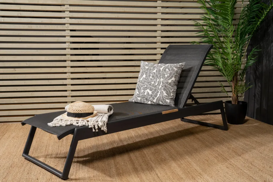 Reguleeritav must alumiiniumist päevitustool Mexico tiigipuudetailidega, 9294-408 – 9