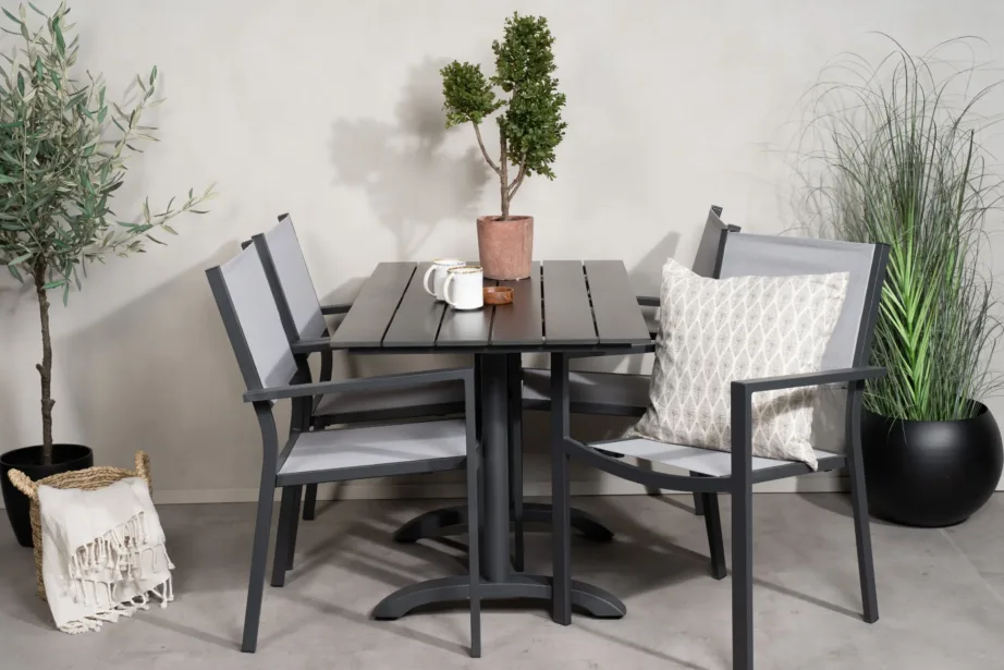 Denveri ristkülikukujuline must aiamööblikomplekt puitplastkomposiidist ja halli tekstileeniga toolidega, GR18210 – 7