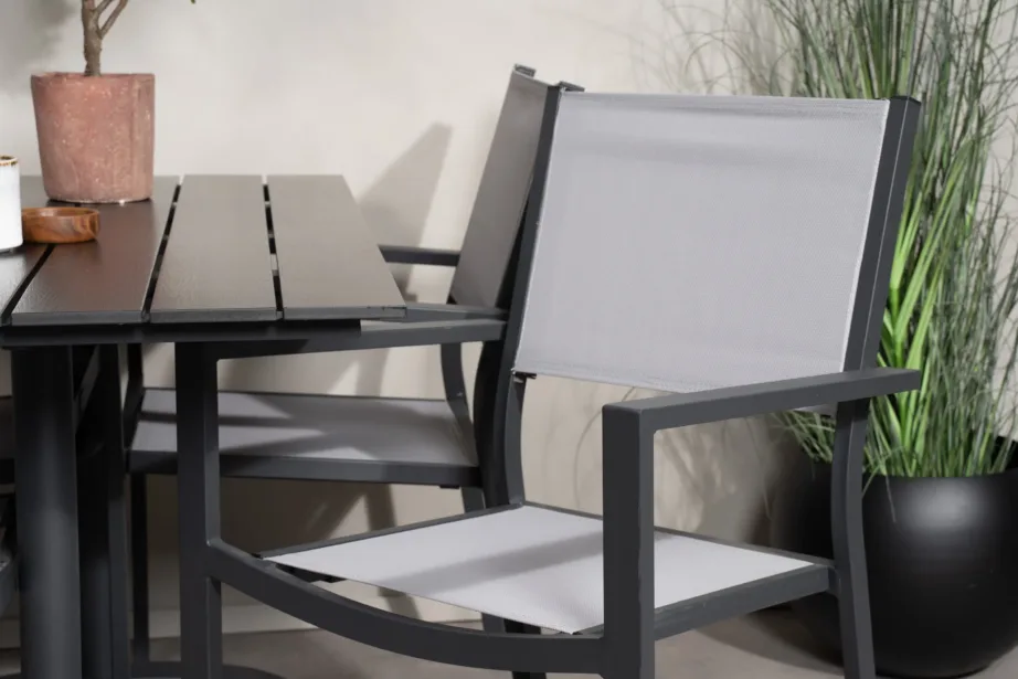 Denveri ristkülikukujuline must aiamööblikomplekt puitplastkomposiidist ja halli tekstileeniga toolidega, GR18210 – 10