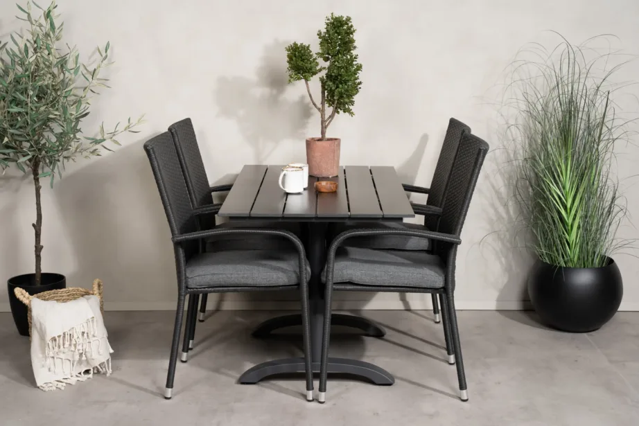 Denveri must aiakomplekt: ristkülikukujuline laud puitplastkomposiidist ja 4 virnastatavat Anna tehisrotangtooliga, GR18212 – 7