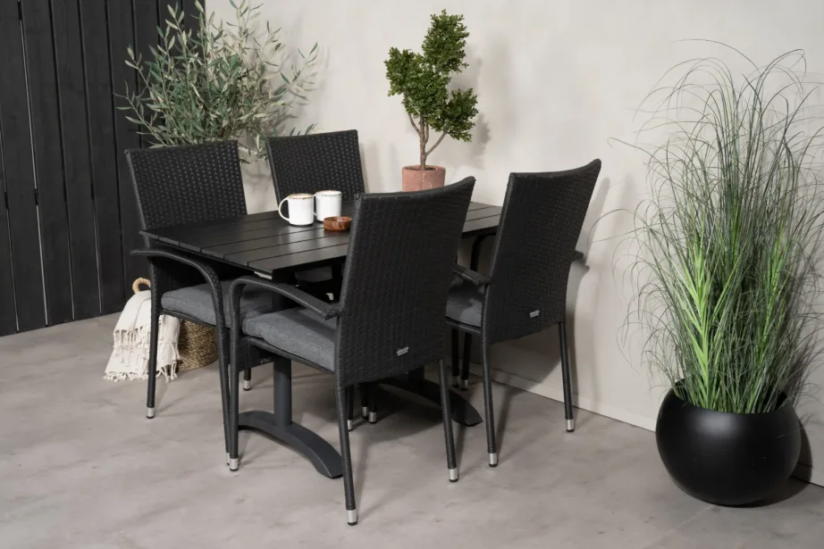 Denveri must aiakomplekt: ristkülikukujuline laud puitplastkomposiidist ja 4 virnastatavat Anna tehisrotangtooliga, GR18212 – 8
