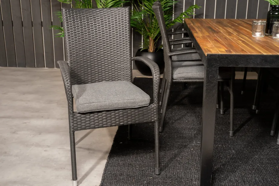 Bois ristkülikukujuline akaatsiapuidust aiamööbli komplekt mustade alumiiniumjalgade ja 6 virnastatava tooliga, GR18368 – 8