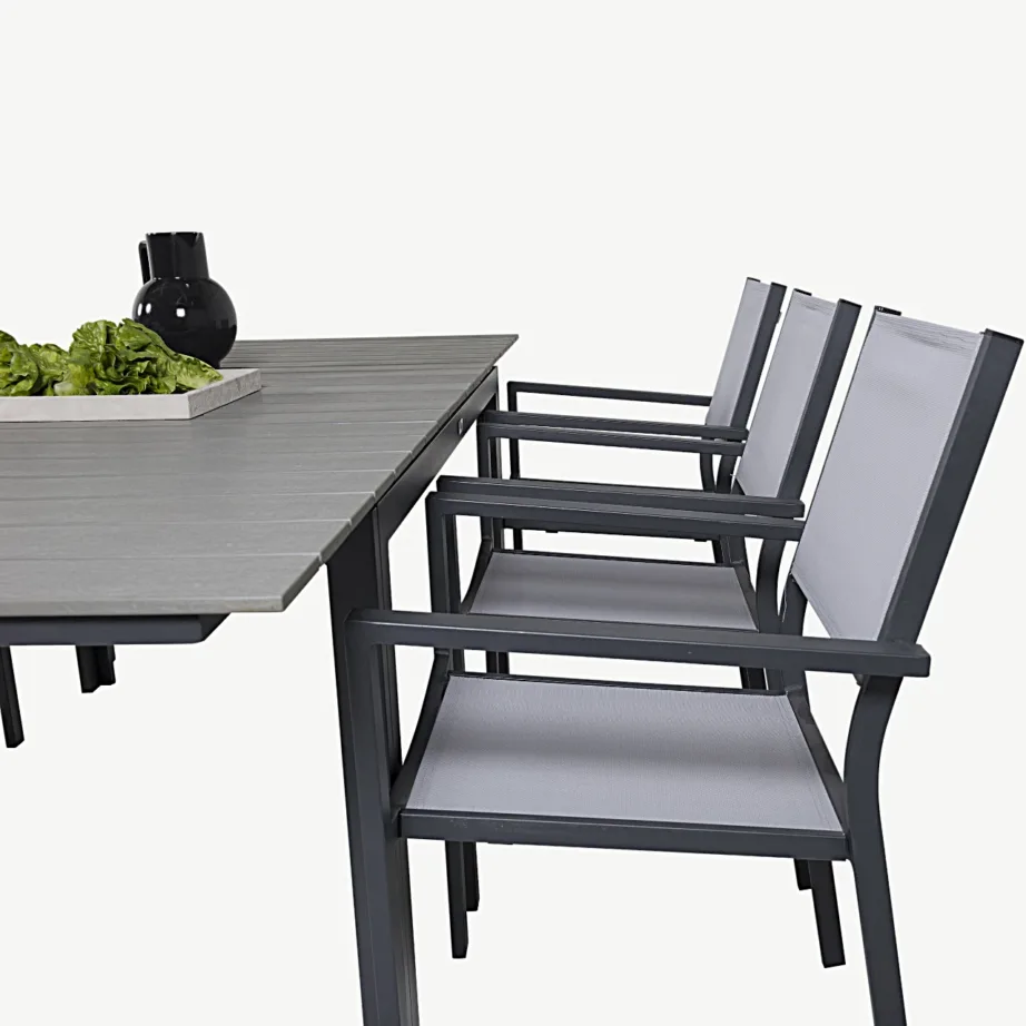 Levels laiendatav aiasöögilaud ja Copacabana käetugedega toolide komplekt (WPC, hall/must), GR18563 – 6