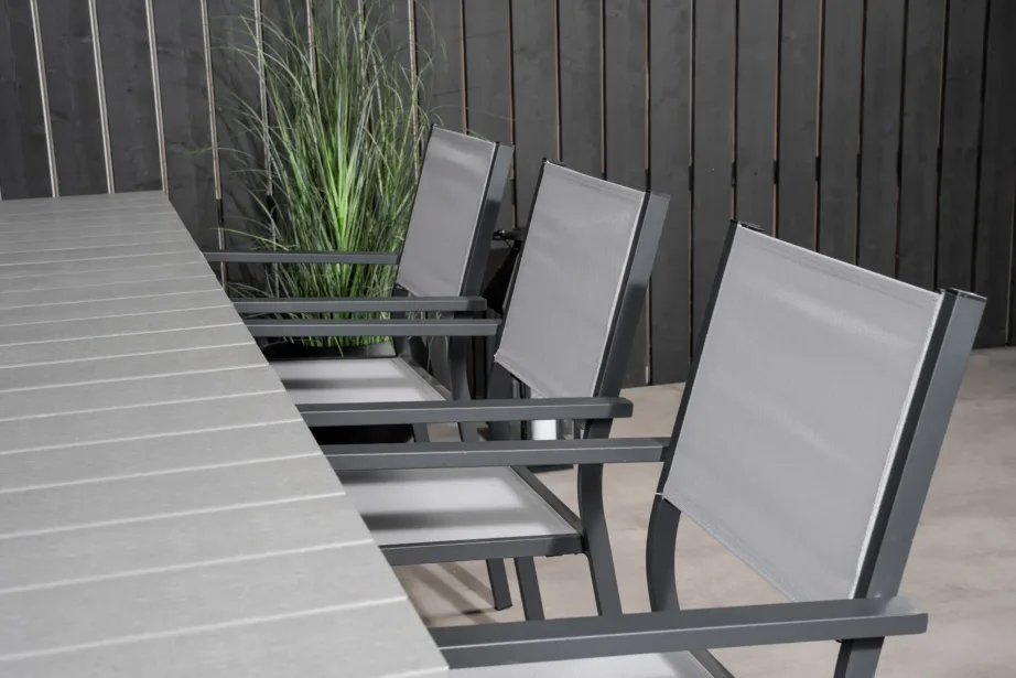 Levels laiendatav aiasöögilaud ja Copacabana käetugedega toolide komplekt (WPC, hall/must), GR18563 – 9