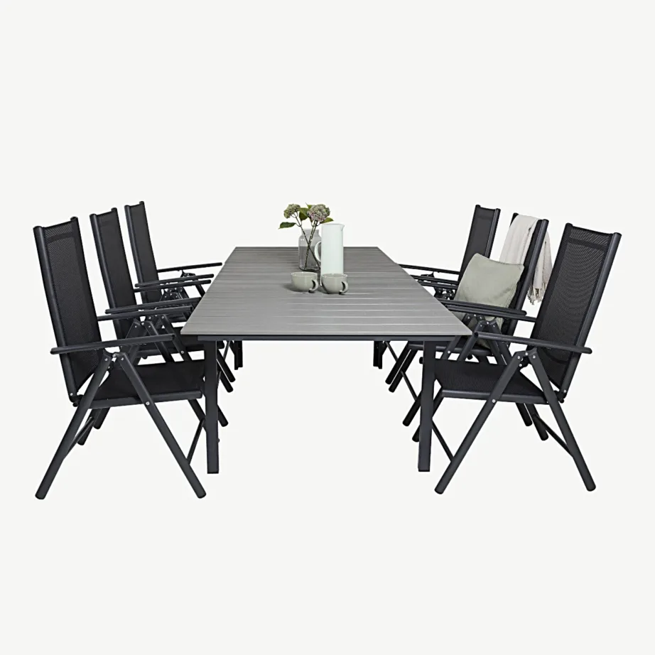 Levels ristkülikukujuline hall aiamööblikomplekt puitplastkomposiidist lauaplaadi ja mustade kokkupandavate toolidega, GR18571 – 4