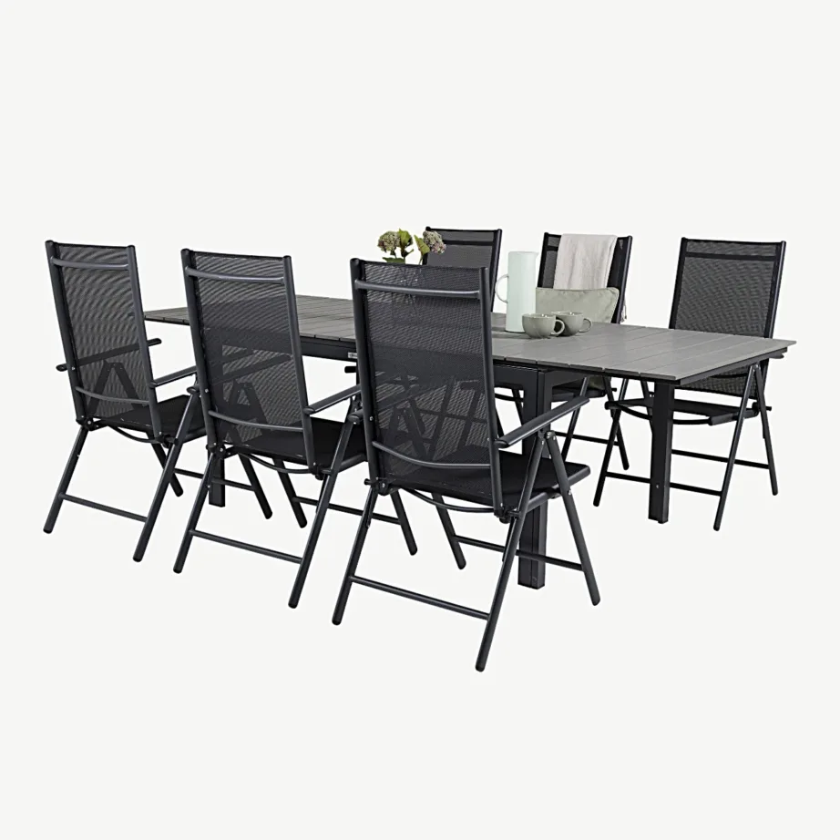 Levels ristkülikukujuline hall aiamööblikomplekt puitplastkomposiidist lauaplaadi ja mustade kokkupandavate toolidega, GR18571 – 5