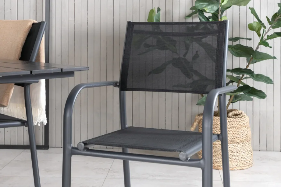 Denver ristkülikukujuline must aiamööbli komplekt (puitplastkomposiit ja alumiinium, 1 laud + 4 virnastatavat tooli), GR18609 – 9