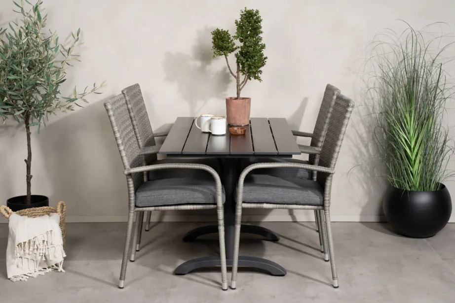 Denveri ristkülikukujuline aiakomplekt (mustast puitplastkomposiidist laud ja hallid punutud toolid), GR18610 – 5