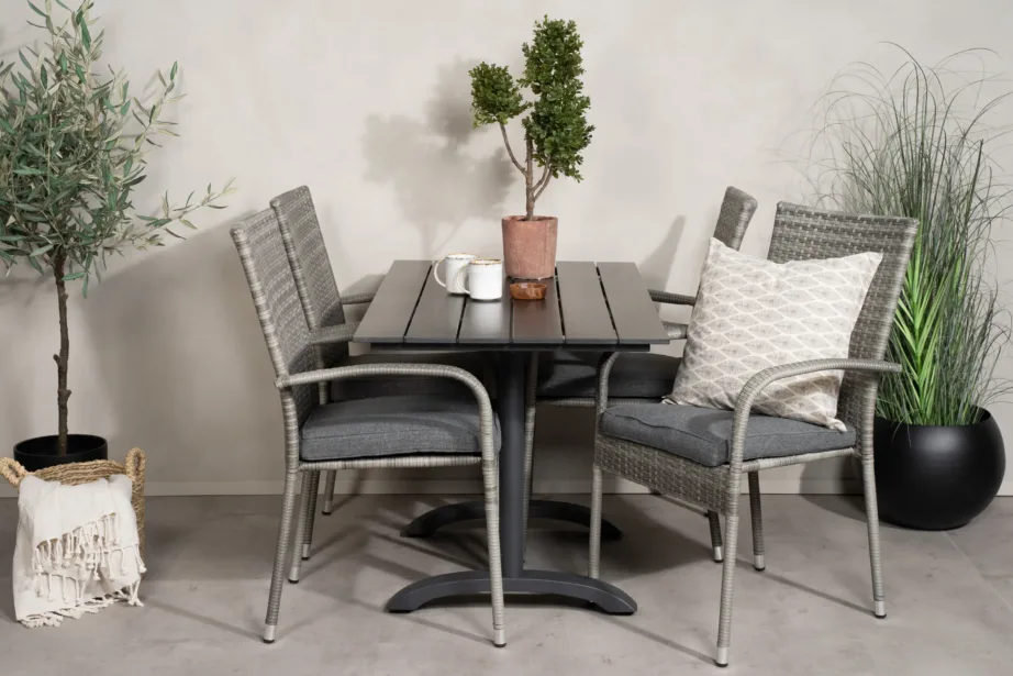 Denveri ristkülikukujuline aiakomplekt (mustast puitplastkomposiidist laud ja hallid punutud toolid), GR18610 – 7