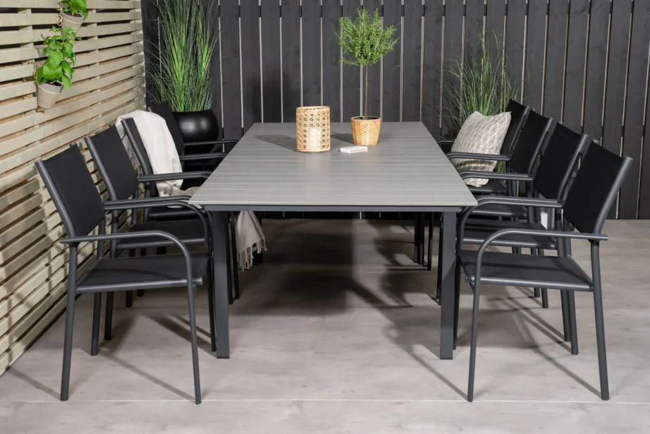 Levels ristkülikukujuline hall aiamööbli komplekt (WPC lauaplaat, mustad alumiiniumraamiga virnastatavad toolid), GR18619 – 5