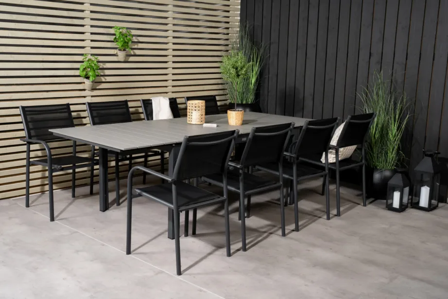 Levels ristkülikukujuline hall aiamööbli komplekt (WPC lauaplaat, mustad alumiiniumraamiga virnastatavad toolid), GR18619 – 6