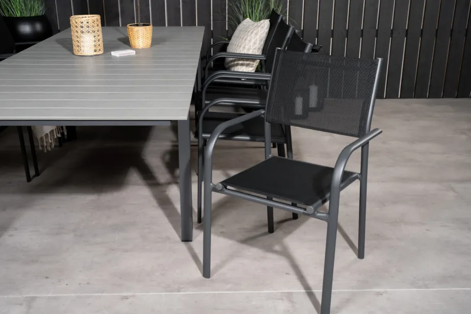 Levels ristkülikukujuline hall aiamööbli komplekt (WPC lauaplaat, mustad alumiiniumraamiga virnastatavad toolid), GR18619 – 8