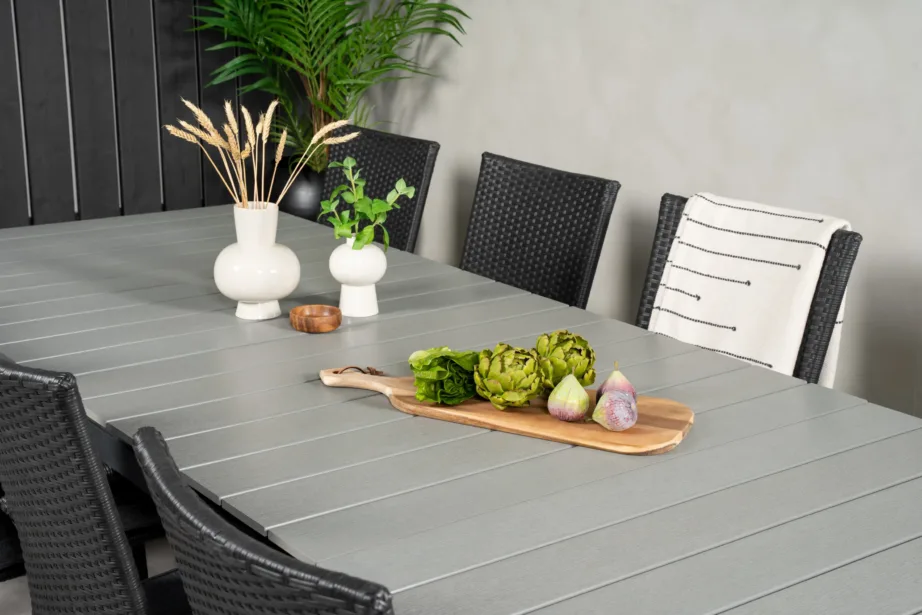 Pikendatav aiamööbli komplekt Levels ristkülikukujulise laua ja kokkupandavate toolidega – tumehall WPC, must rotang, GR18855 – 9