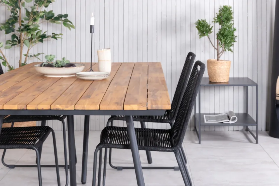 Akaatsiapuidust söögilaud Chan ja mustad Lindos aiatoolid – aiamööbli komplekt (200 cm, terasraam), GR21470 – 8